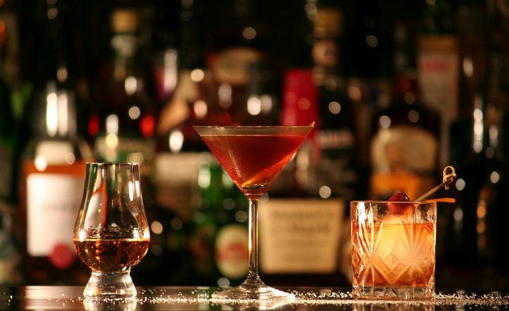 Savourer un divin cocktail dans un bar original à Paris