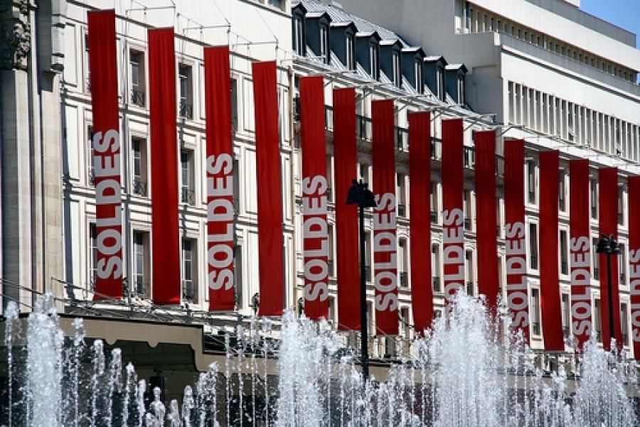 Shopping and fashion parades in the heart of Paris