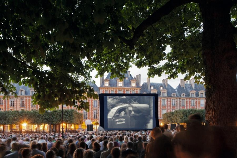 Visit Paris in the summer, Stay in pleasurable splendour